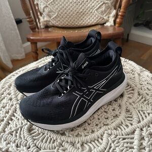 Ascis Gel Nimbus 25 Women size 8! Black/white